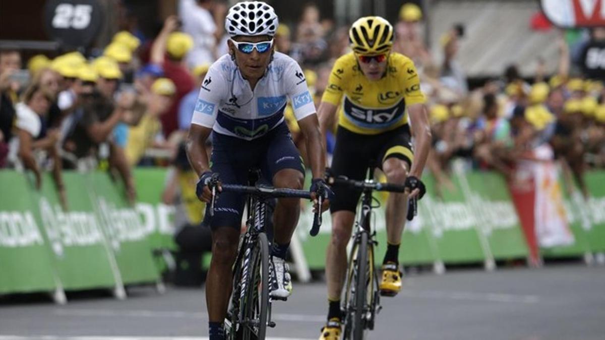 Quintana, del Movistar de Valverde, entra por delante de Froome