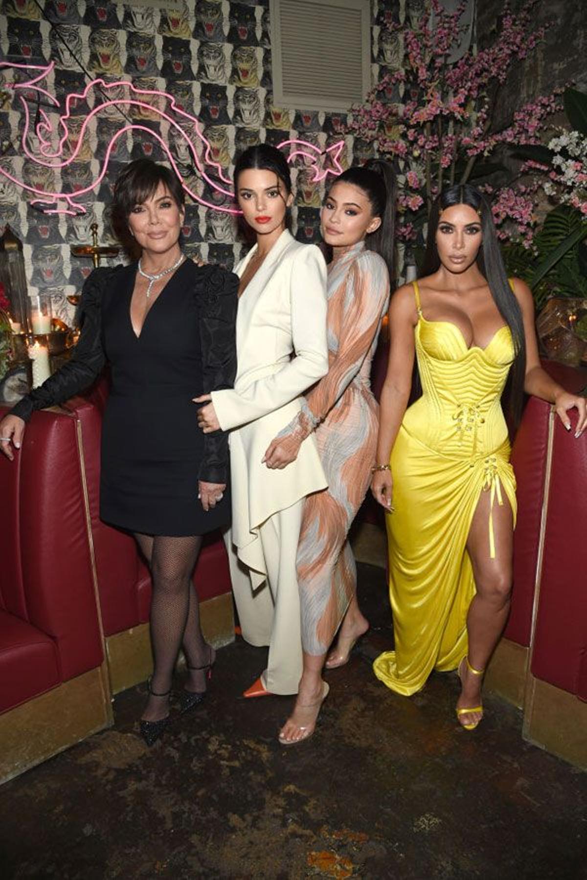 Además, Kim estuvo acompañada por su madre y sus hermanas