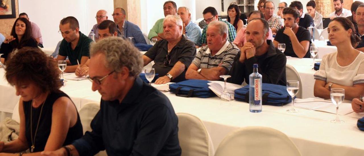 Miembros de la Asociación Española del Caqui en una asamblea, en una imagen de archivo.