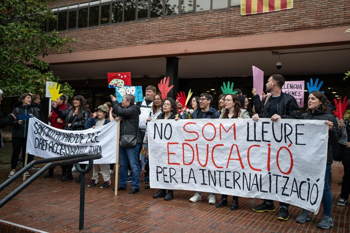 Manifestación de los trabajadores del servicio de interpretación en el ámbito educativo