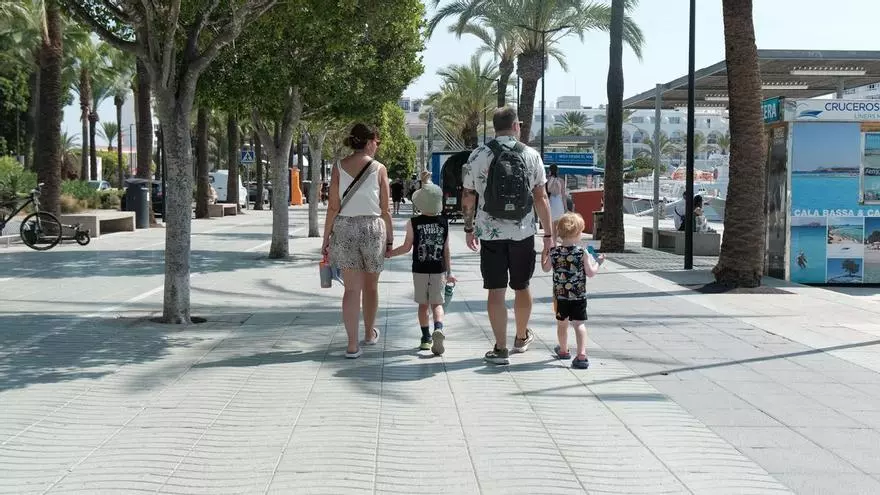 Los comerciantes de Sant Antoni ven una temporada «rara» y más floja que otros años