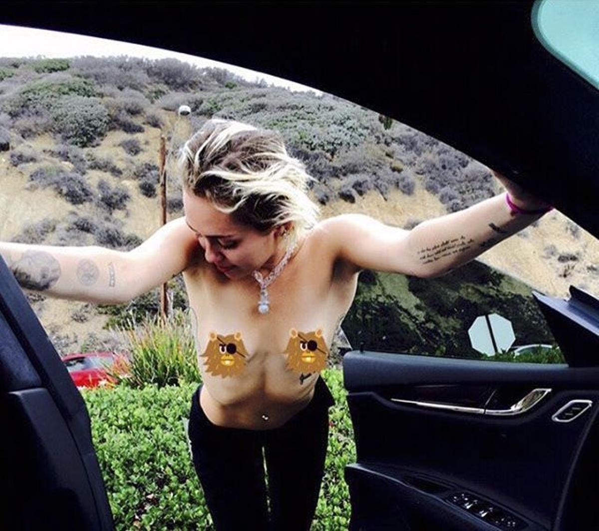 Miley presume de tatuajes