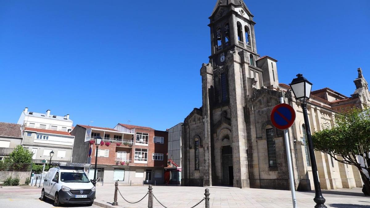 La limpieza integral avanza junto a la iglesia parroquial de San Paio.