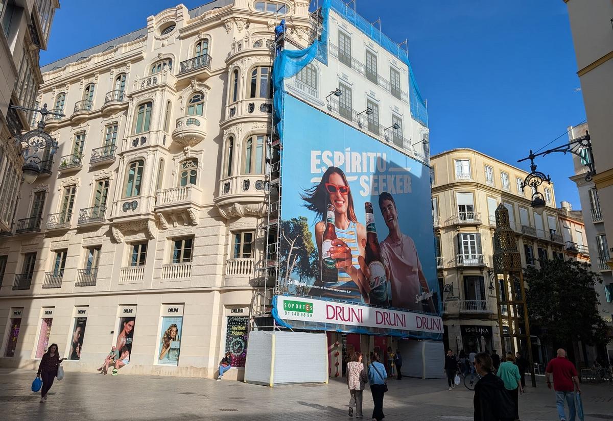El edificio del número 4 de la plaza Félix Sáenz de Málaga, alquilado a Druni, ha cambiado de propietario, en una operación asesorada por Savils.
