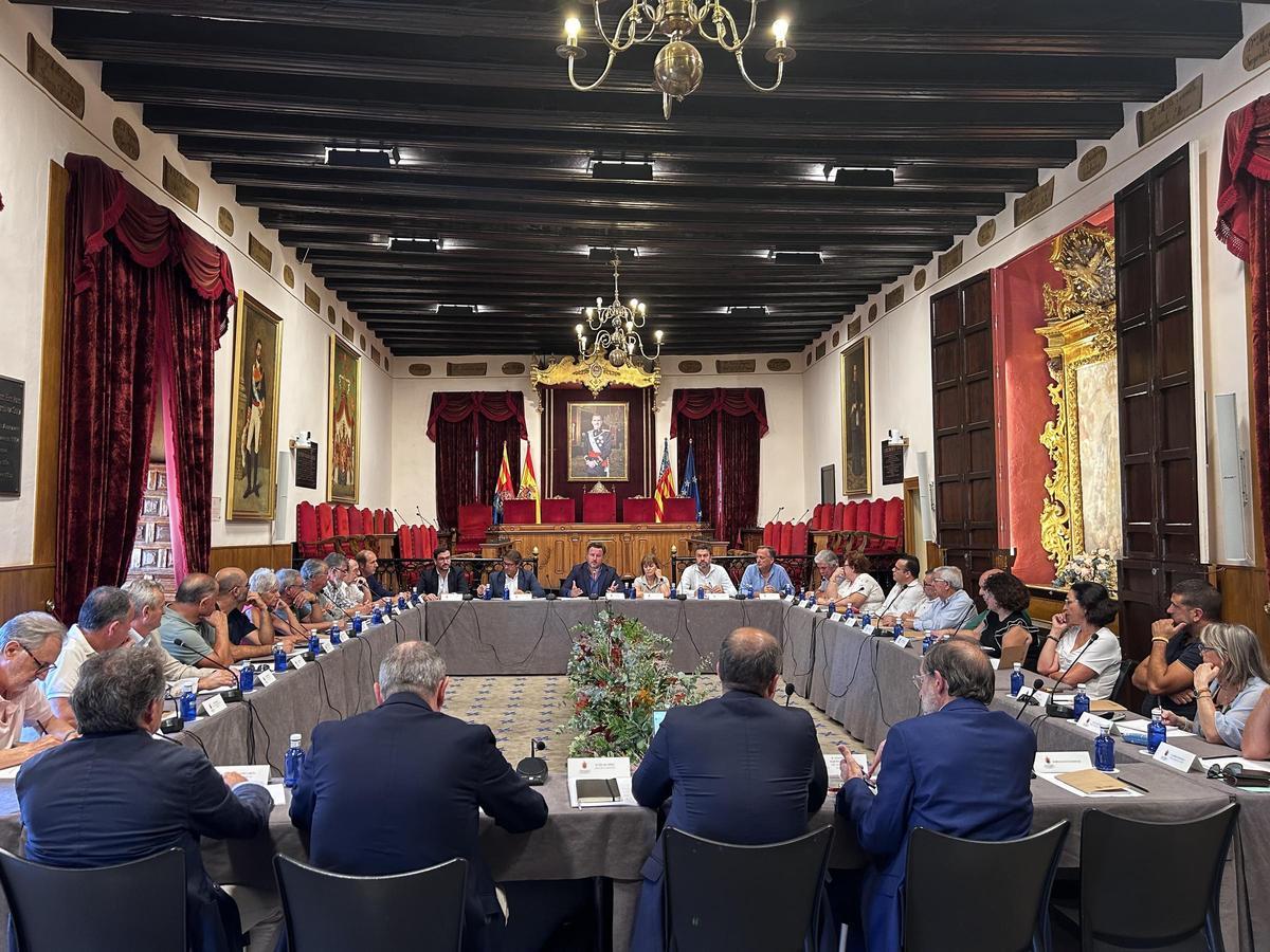 La mesa de la tarde, con colectivos agrarios y de regantes.