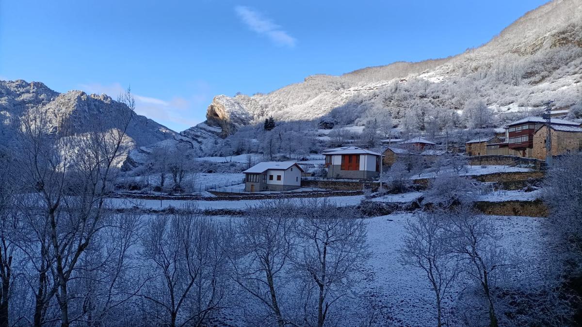 Nieve en Asturias en el primer día del invierno