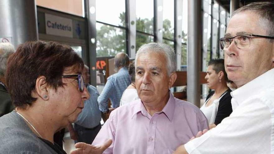 Margot Sastre Albis y José Luis Alonso antes de la ponencia.