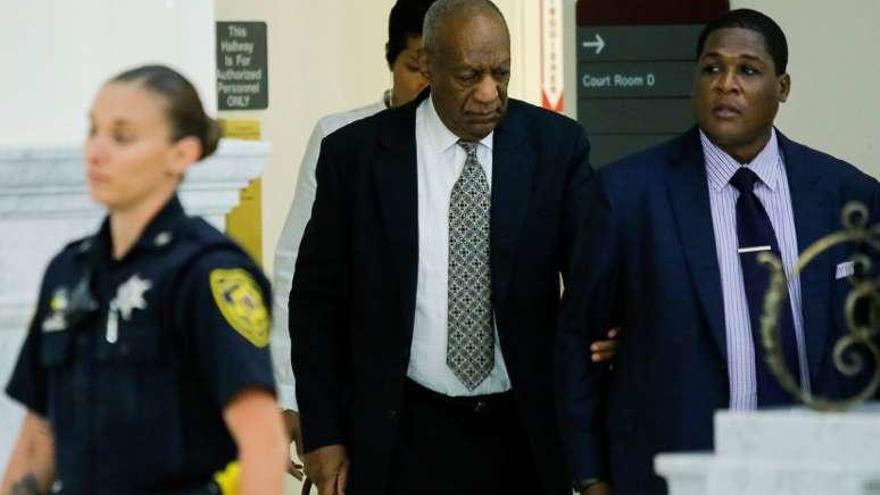 El actor Bill Cosby a su llegada al juicio.