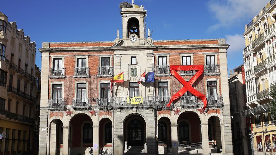 Gran lazo rojo contra el Sida en el Ayuntamiento de Zamora