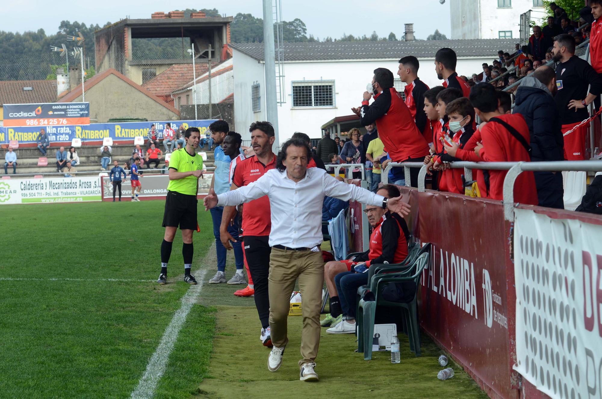 Búscate en las fotos de la victoria del Arosa sobre el Móstoles