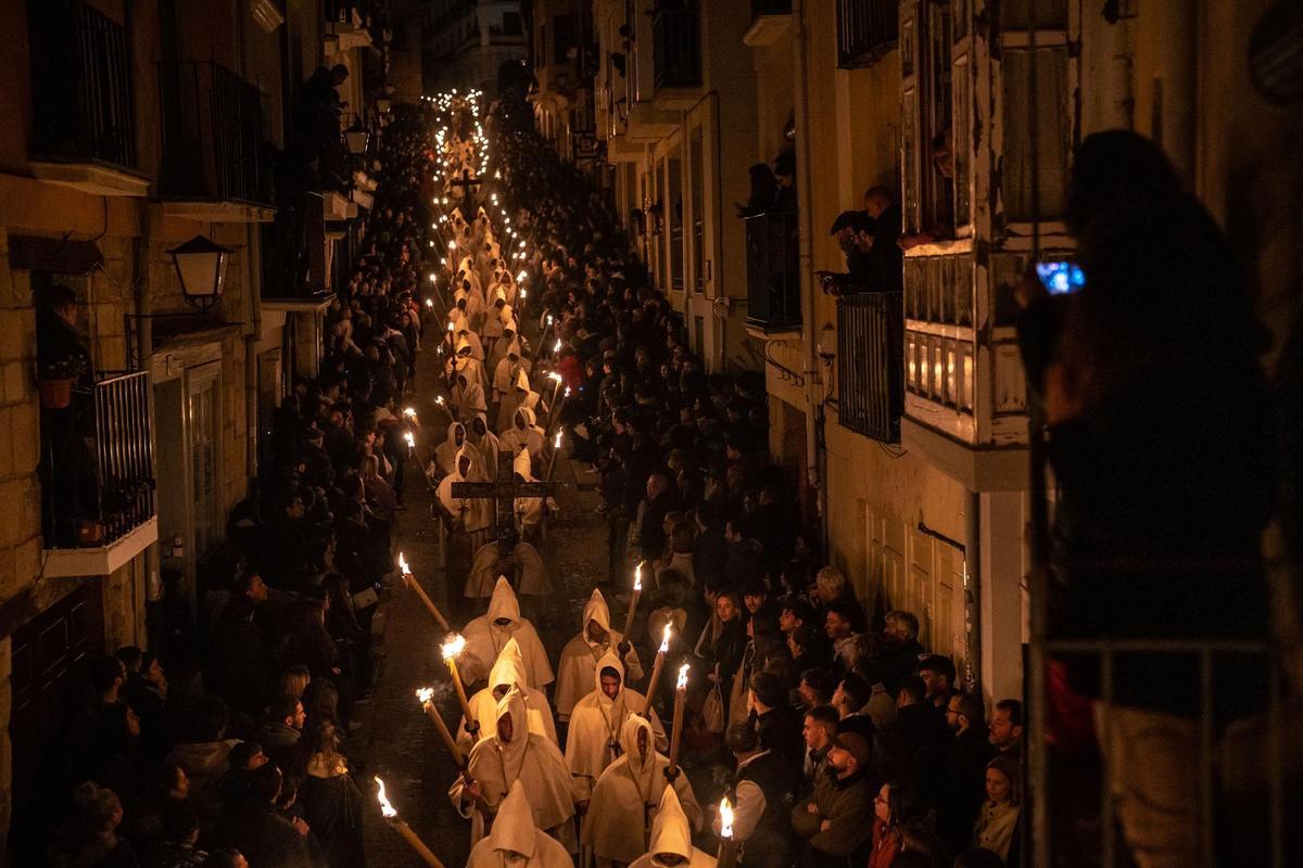 Procesión de la Buena Muerte durante la bajada de Balborraz el Lunes Santo de la Semana Santa de Zamora