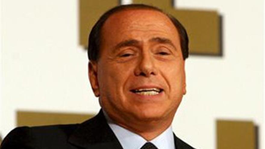 Berlusconi aconseja a una joven sin recursos casarse con un millonario