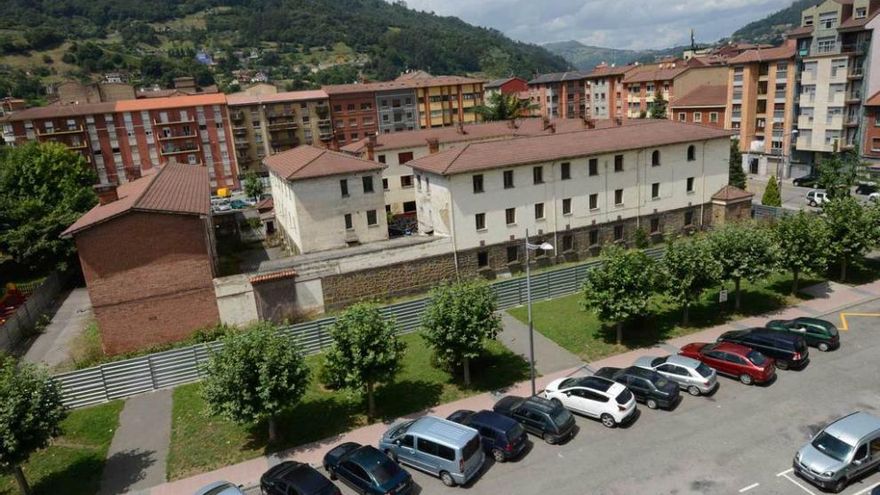 Las instalaciones del antiguo cuartel de la Guardia Civil en Mieres.