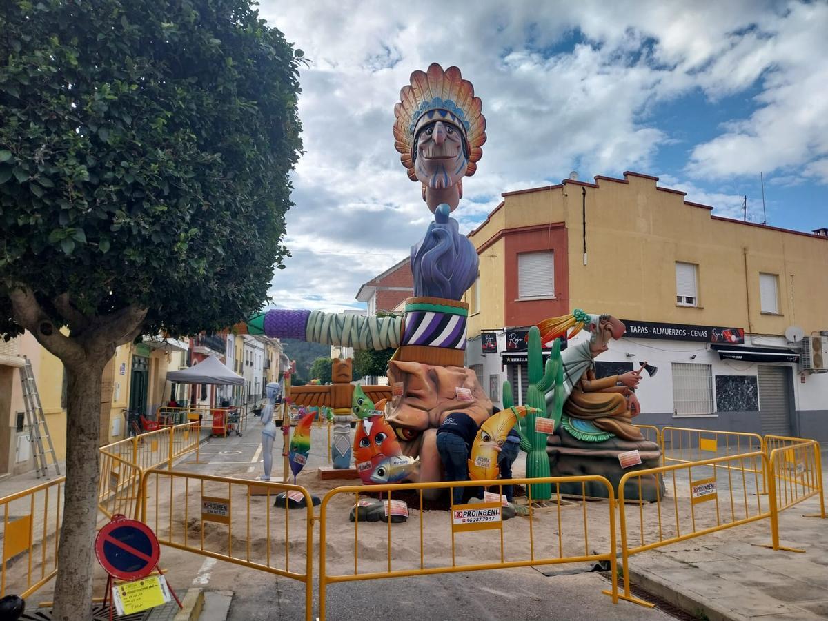 El montaje de la obra "Indi", de la falla Benirerredrà