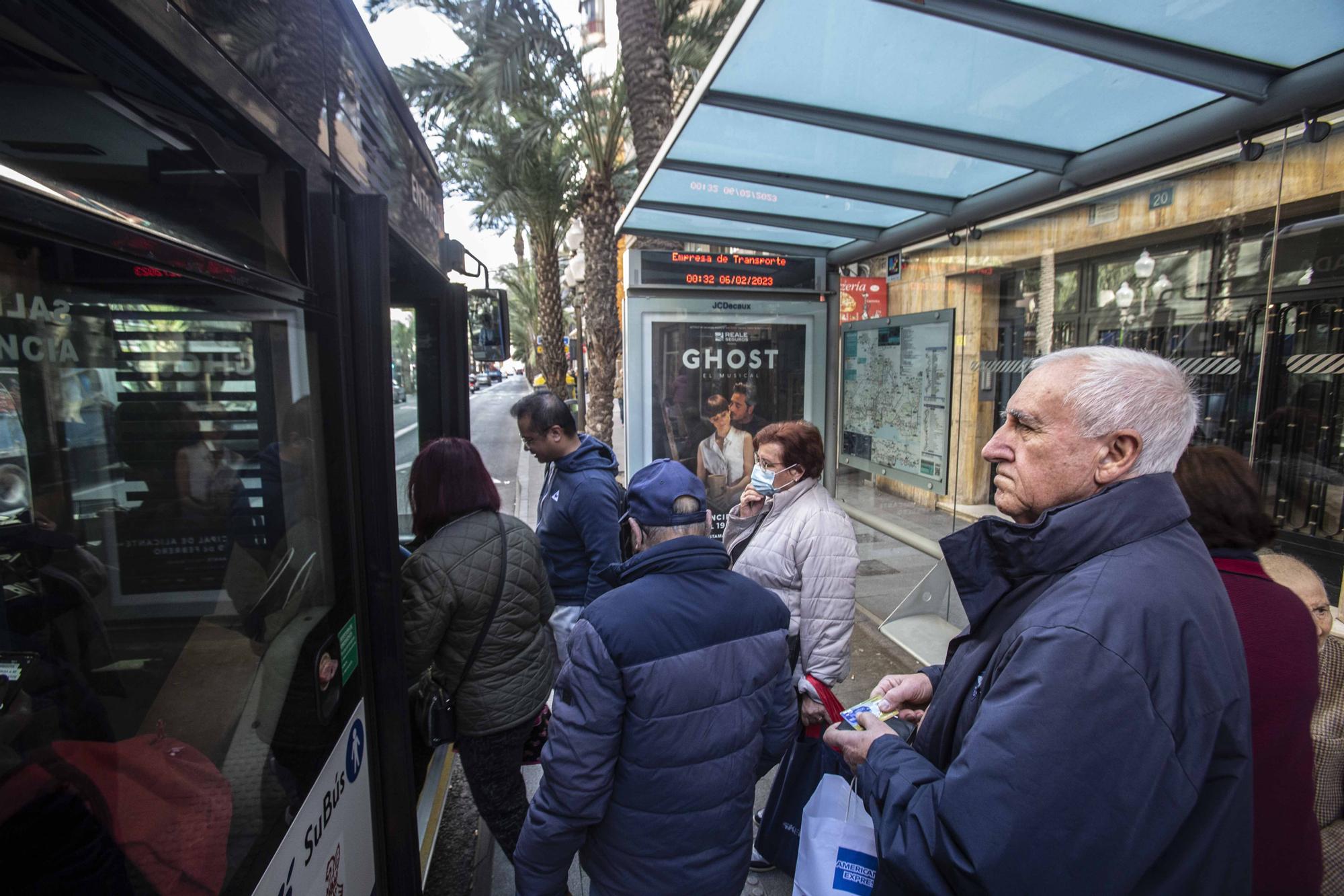 Hoy ya no hay que llevar la mascarilla en los transportes públicos