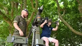 Sesenta años de la Brilat: la unidad militar muestra su día a día a los ciudadanos de Pontevedra en su aniversario