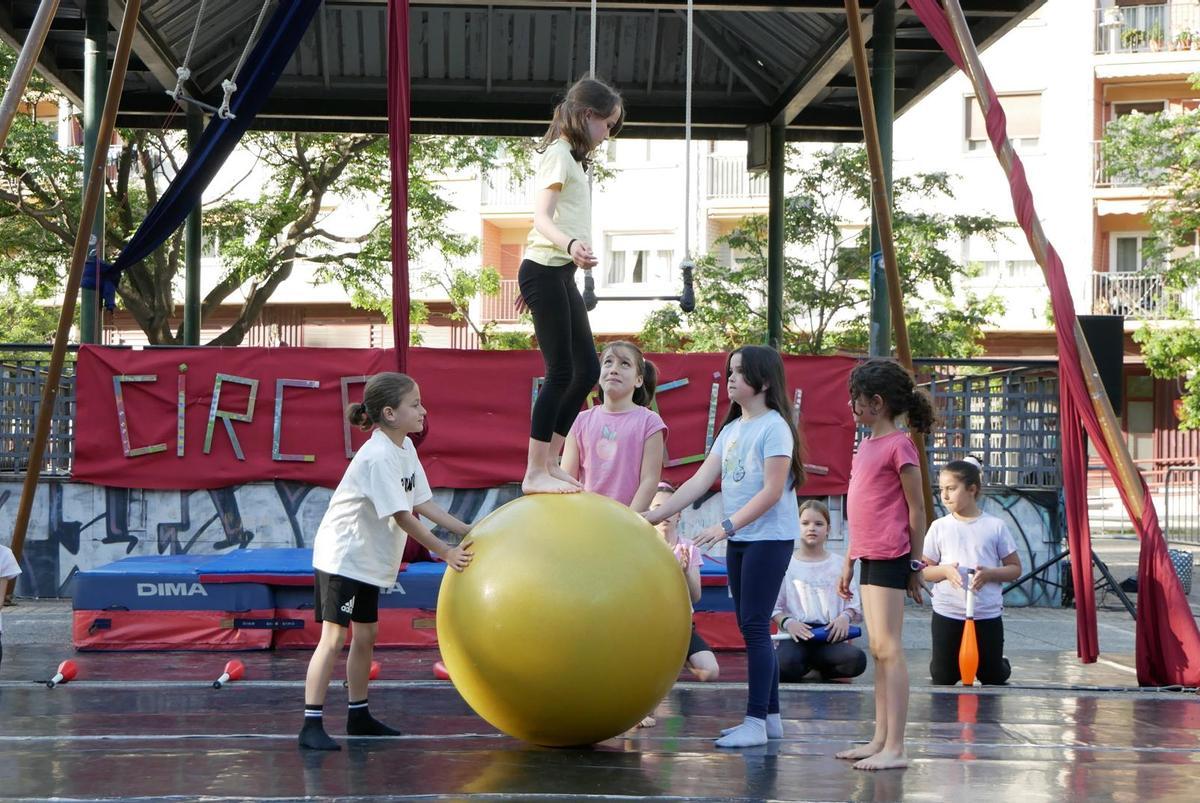 En imágenes | El Festival de Circo Social llena de acrobacias el barrio de San José En imágenes | El Festival de Circo Social llena de acrobacias el barrio de San José