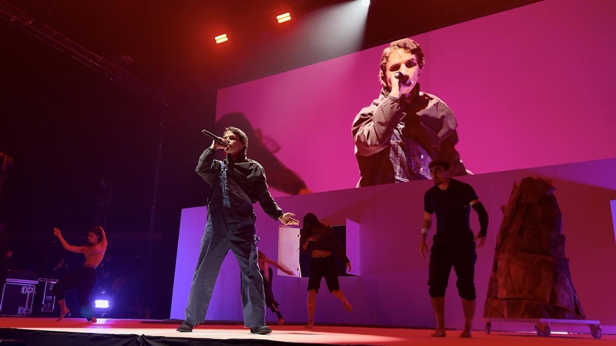 Sen Senra cerró su gira en el Roig Arena de València.