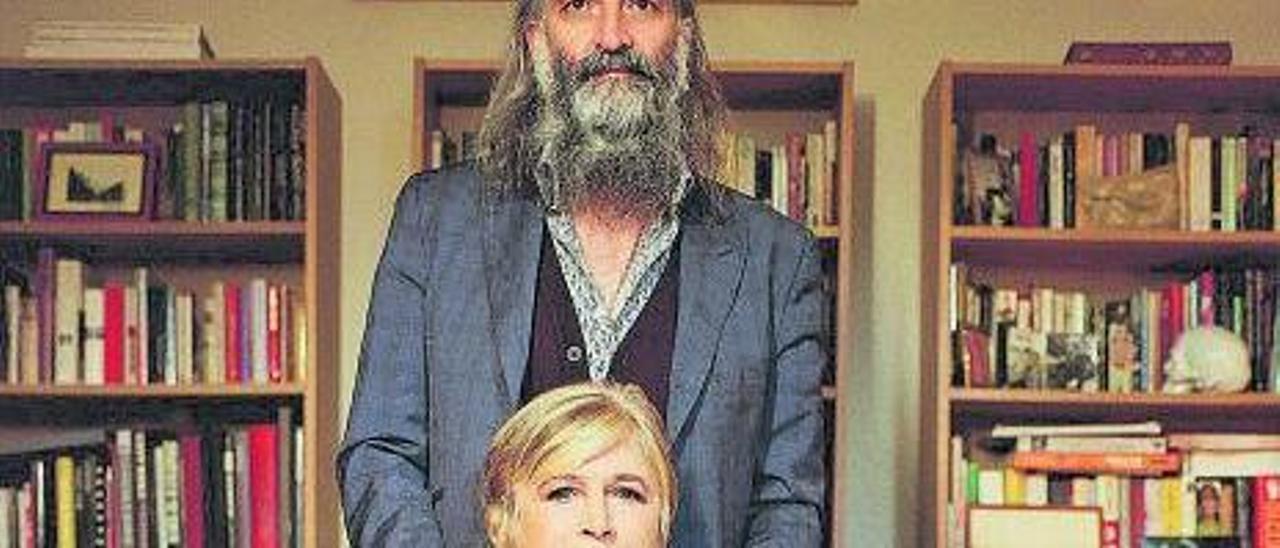 Warren Ellis y Marianne Faithfull, en una imagen promocional de su disco &quot;She walks in beauty&quot;. // Rosie Matheson