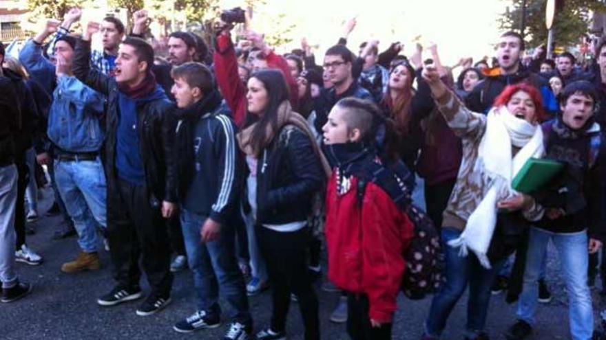 Imagen de la protesa estudiantil en Vigo // J. Santomé