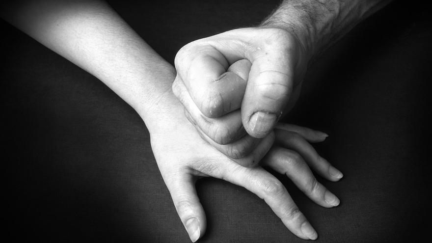 Seis meses de cárcel y 280 euros por propinarle un cabezazo a su pareja en Zaragoza