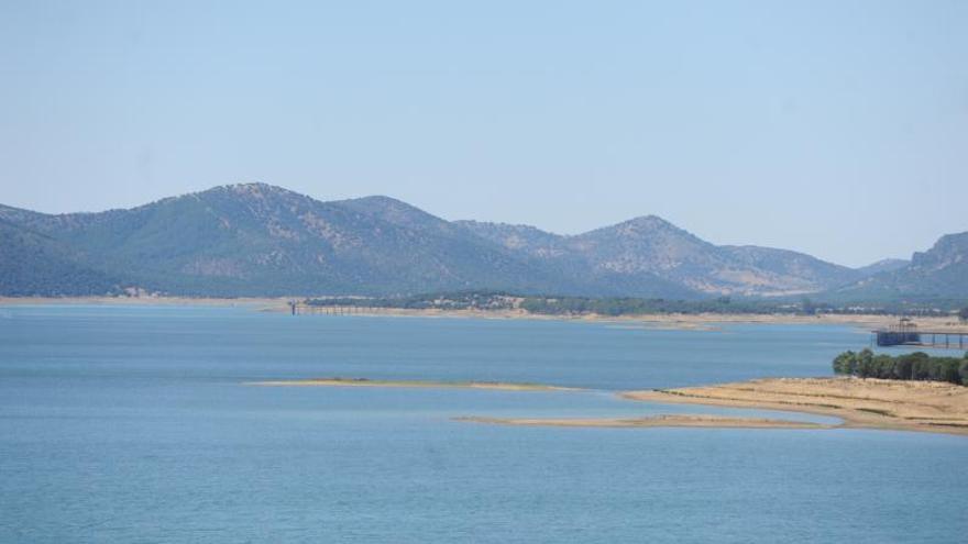 Imagen de archivo del embalse de Puente Nuevo, incluido como zona de riesgo de gripe aviar.