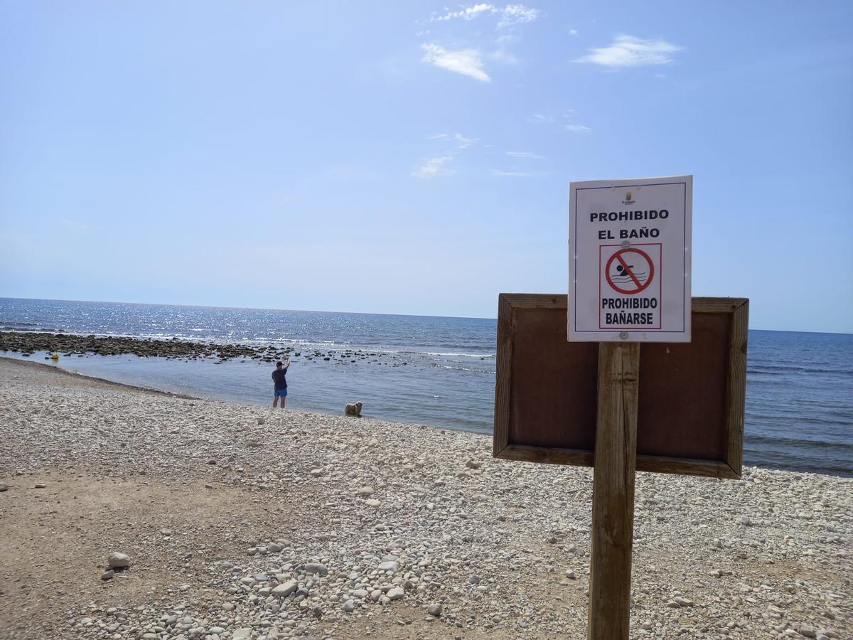La playa de la desembocadura ha estado cerrada al baño durante semanas por los vertidos entre mayo y julio