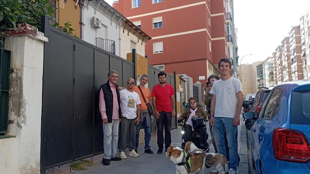 Miembros del Proyecto Dignidad para Miraflores, en el Camino de Suárez.