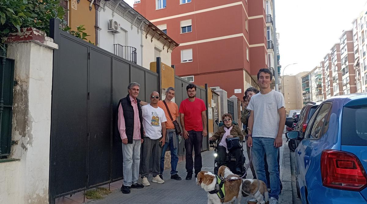 Miembros del Proyecto Dignidad para Miraflores, en el Camino de Suárez.