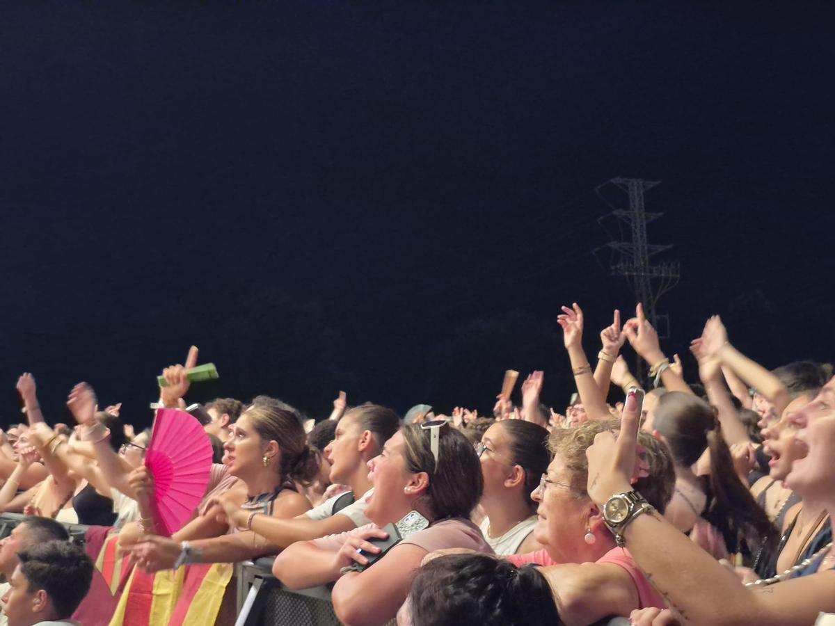 El público coreó cada una de las canciones interpretadas de principio a fin.