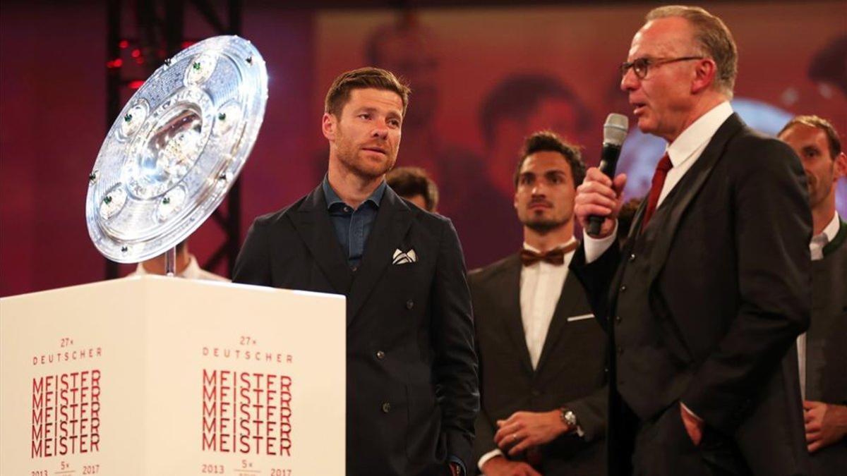 Rummenigge y Xabi Alonso durante su etapa en el Bayern