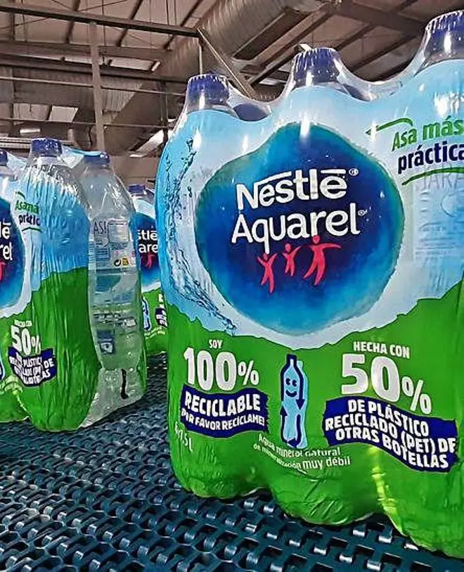 Nestlé lanza nuevas botellas, hechas con material reutilizado y cien por cien reciclables