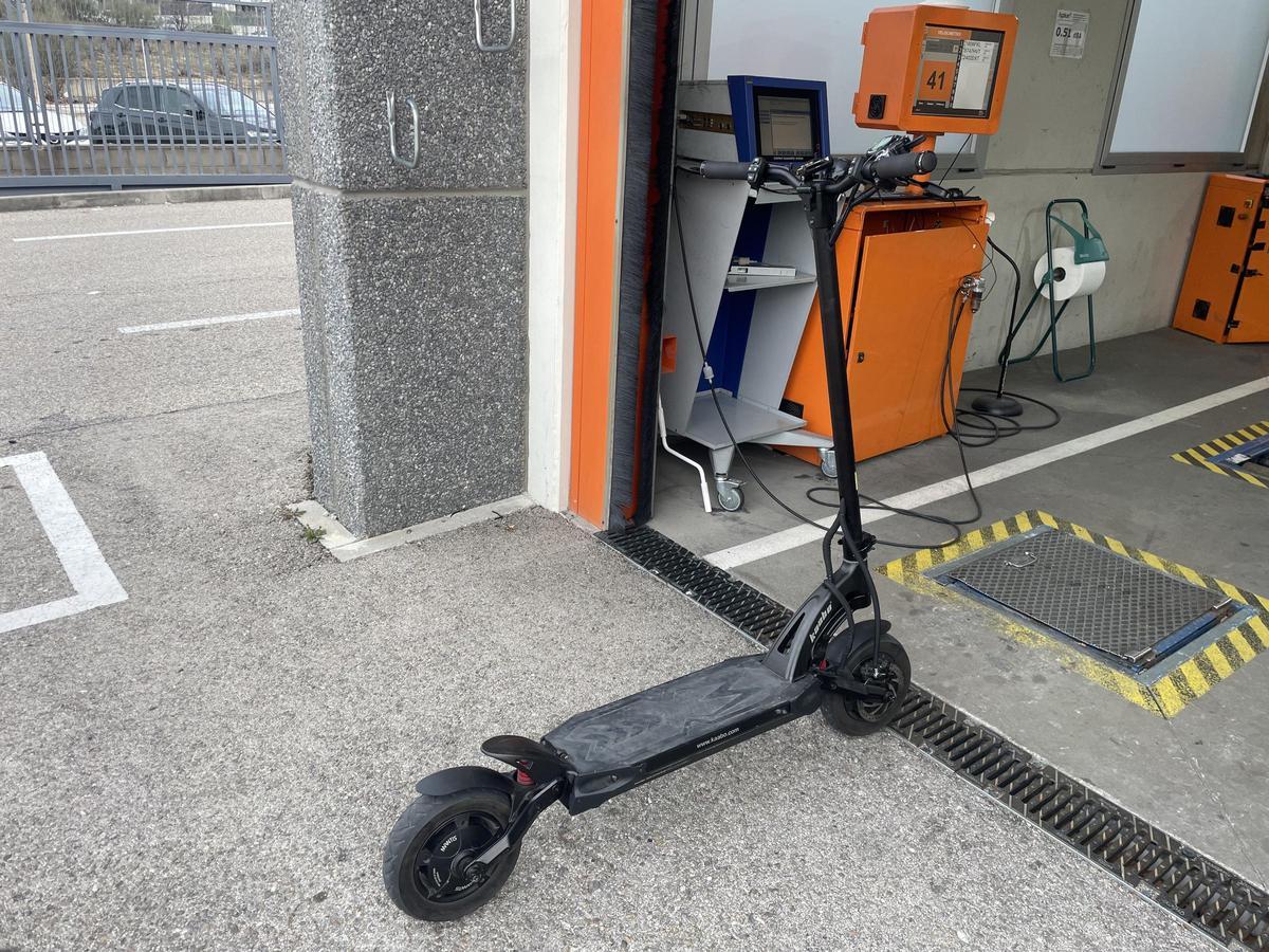 Patinete eléctrico pasando la ITV
