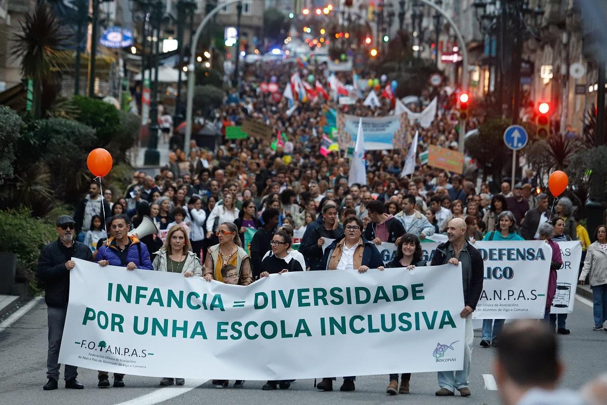 Una manifestación por la educación pública por las calles de Vigo, en octubre de 2024.