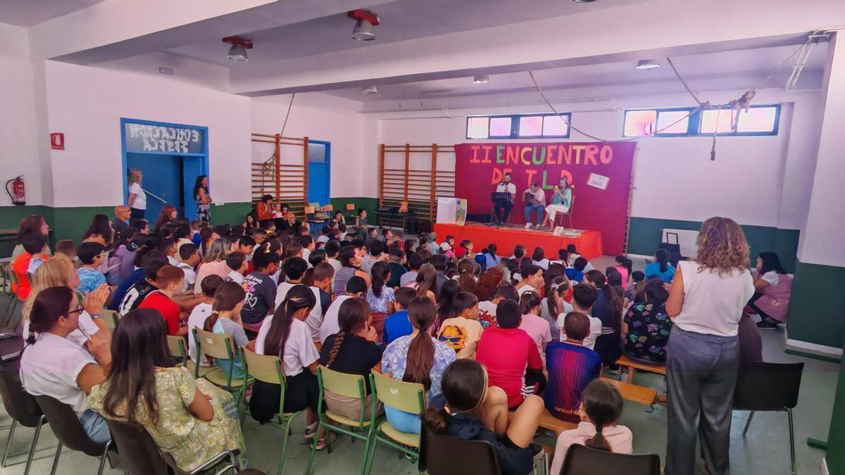 Imagen de la clausura de las tertulias literarias dialógicas celebradas en el colegio Nuestra Señora de Fátima de Badajoz.