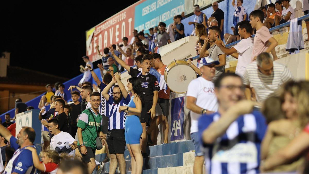 La graderia del Collao en un partit de presentació de l’Alcoià amb l’Hèrcules com a convidat