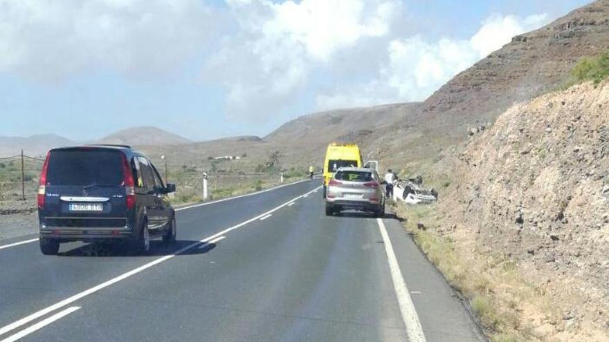 Un herido por un vuelco en Fuerteventura