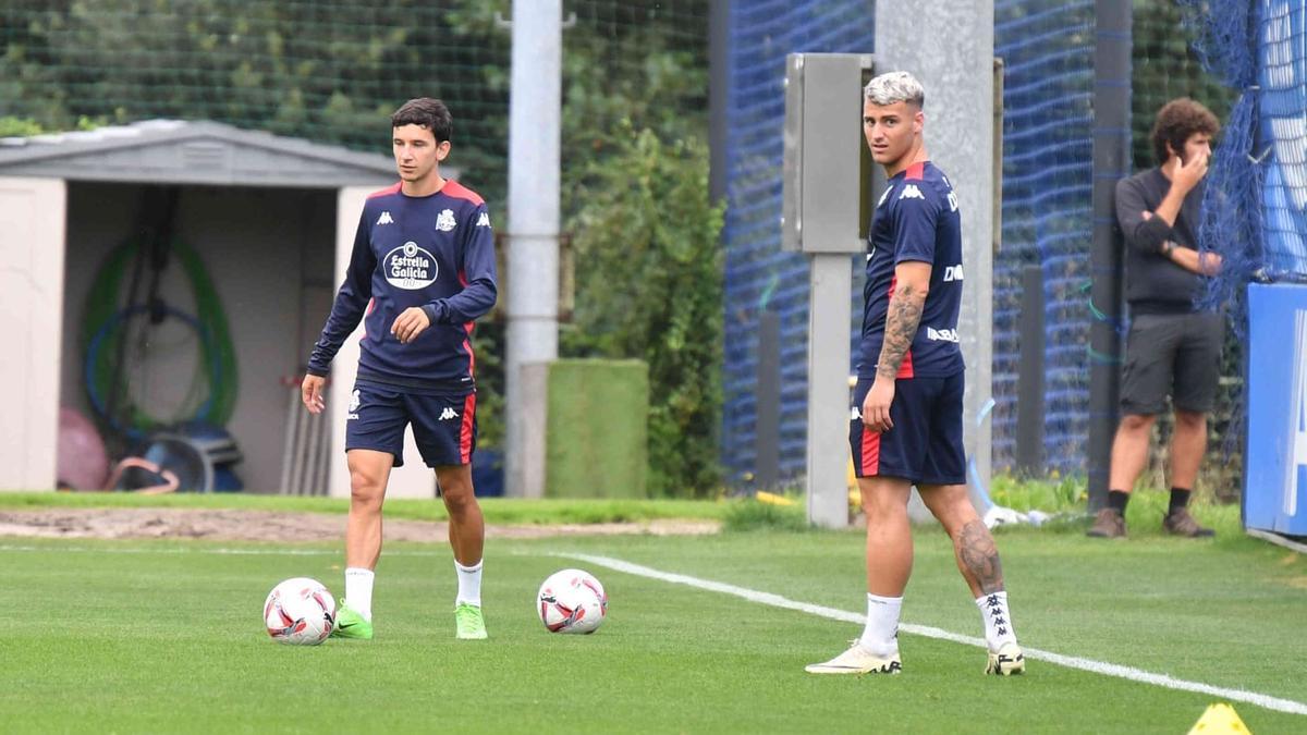 Luis Chacón y Raúl Alcaina entrenan al amrgen en Abegondo