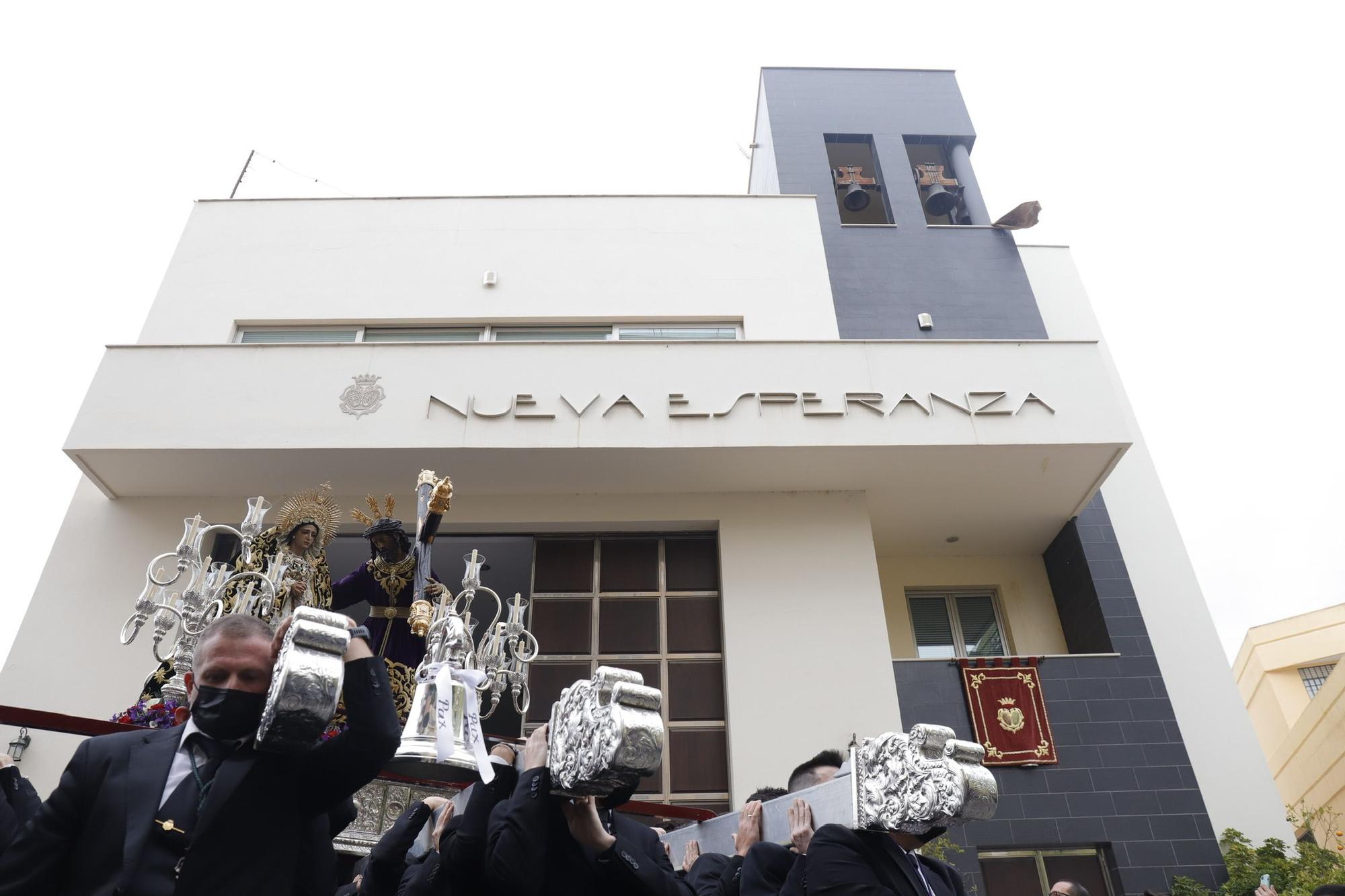 En Nueva Málaga, con más de 13 horas de procesión por delante, el Nazareno del Perdón y la Virgen de Nueva Esperanza comenzaban su peregrinación.