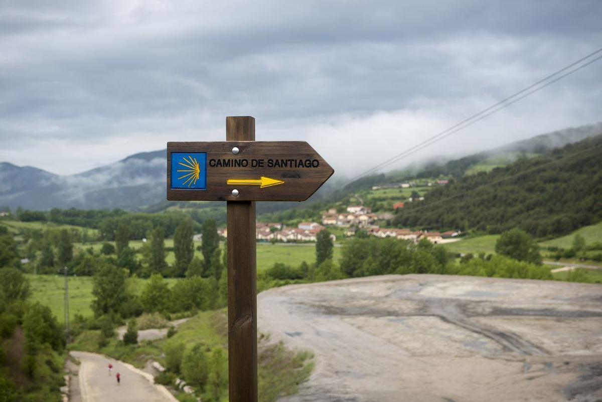 Señal en mitad del Camino de Santiago
