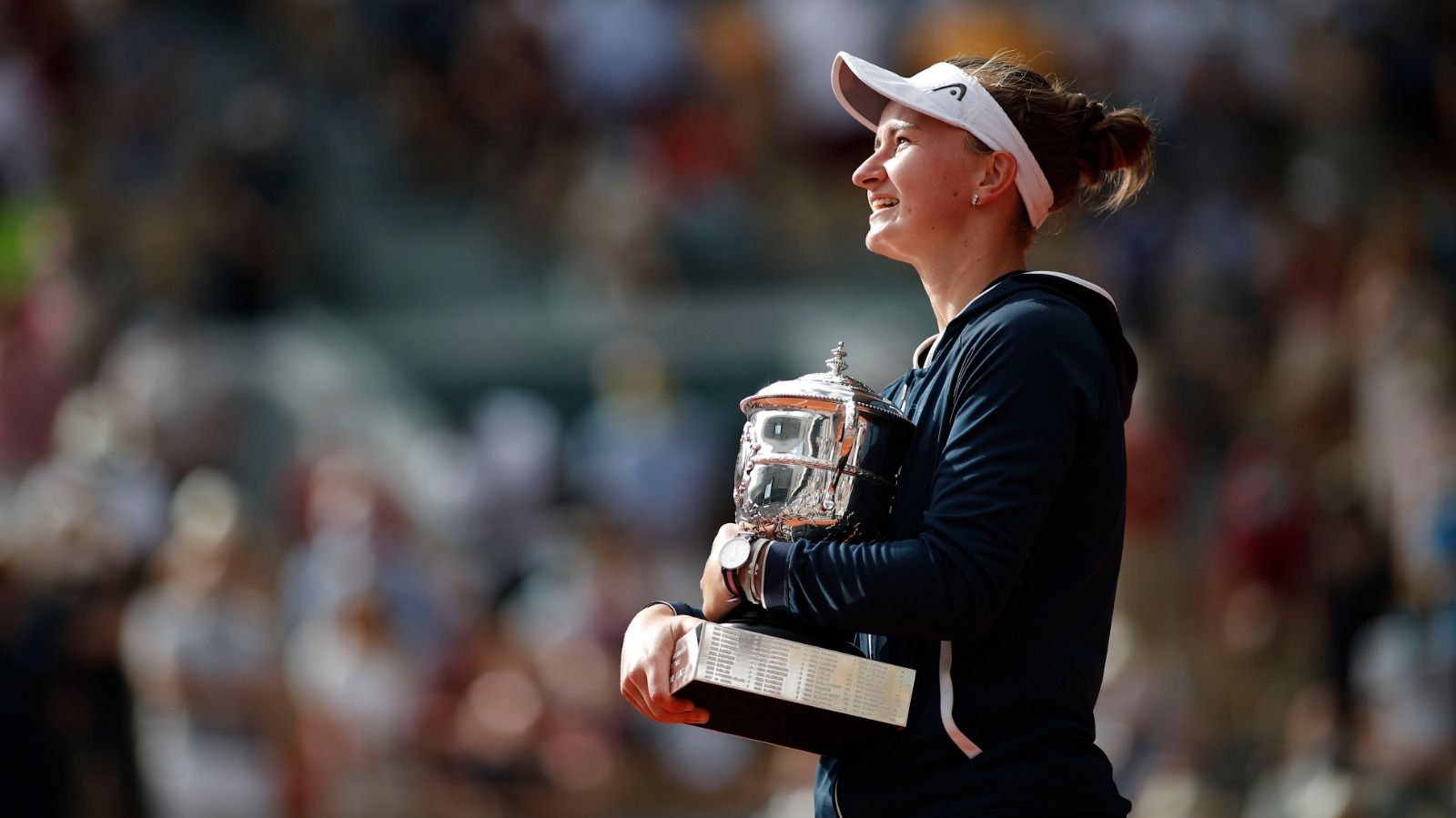 Krejcikov, con su trofeo de campeona.