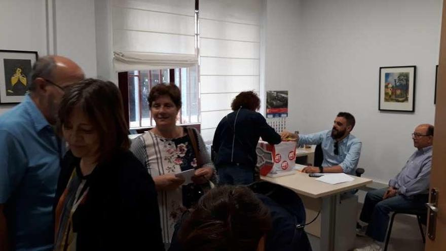 Jornada de votación en la sede de UGT, ayer en Zamora.