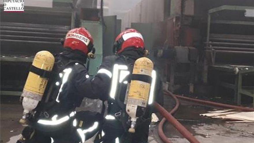 Un incendio industrial provoca la alarma en Vall d&#039;Alba