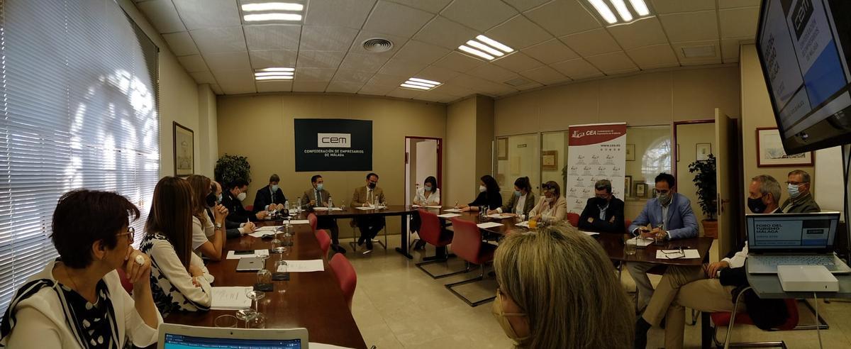 Reunión del Foro de Turismo de Málaga en la sede de la Confederación de Empresarios de Málaga (CEM)