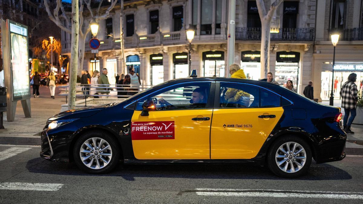 Un taxi de Free Now El taxi en Barcelona.