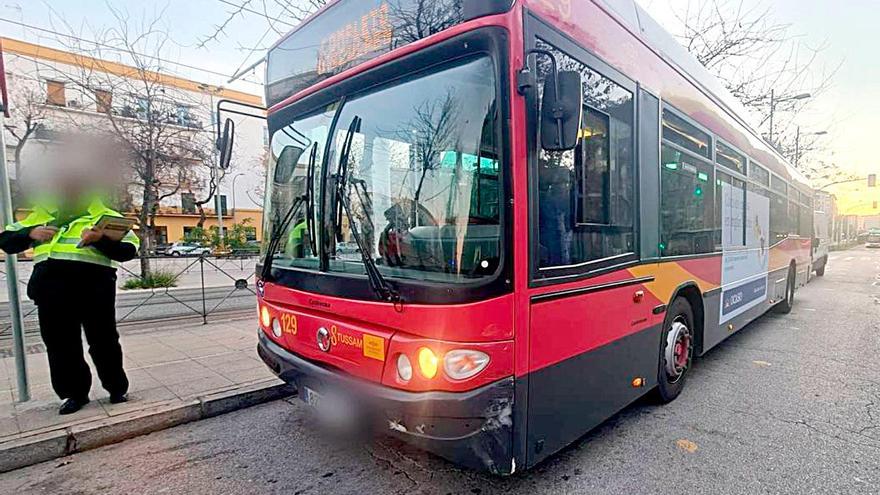 Imagen del autobús. / Emergencias Sevilla