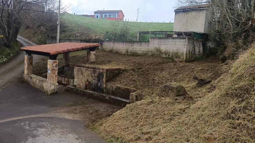 El Ayuntamiento repara siete fuentes y lavaderos de la zona rural de Langreo