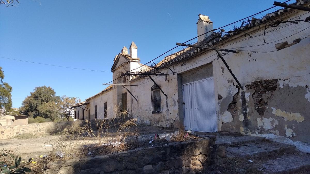 La Historia más notable del Puerto de la Torre, apuntalada - La Opinión de  Málaga