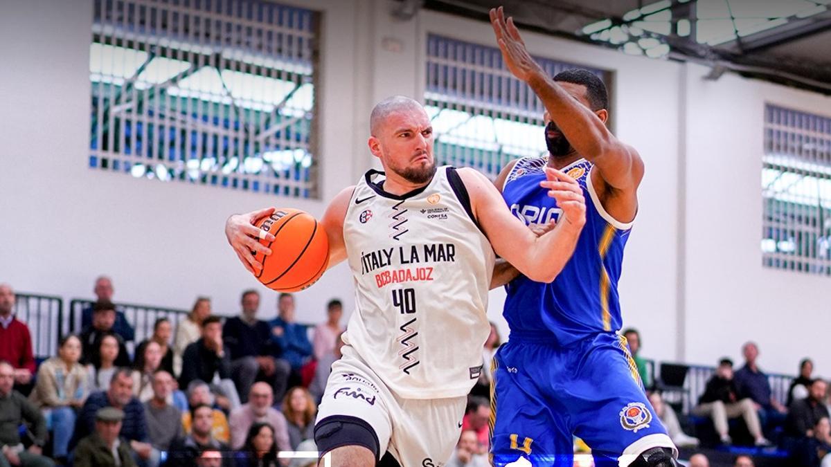 Adrián Méndez (40), jugador del Vítaly La Mar BCBadajoz.
