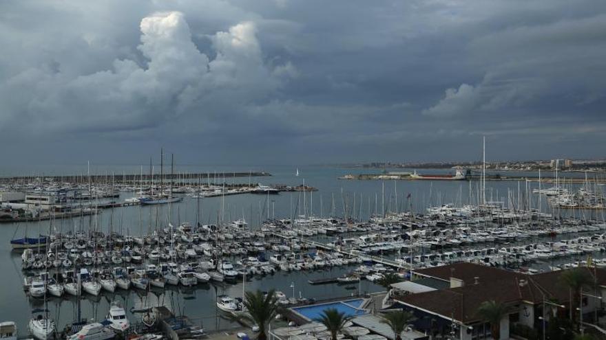 Imagen panorámica de la bahía de Torrevieja captada esta mañana por Joaquín Carrión